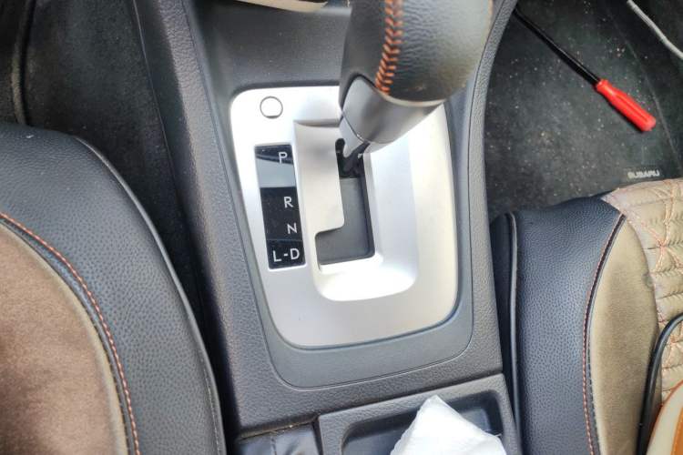 Used Subaru XV 2016 2.0i Comfort Navigation Edition Gear Lever
