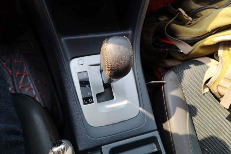 Used Subaru XV 2016 2.0i Comfort Navigation Edition Gear Lever