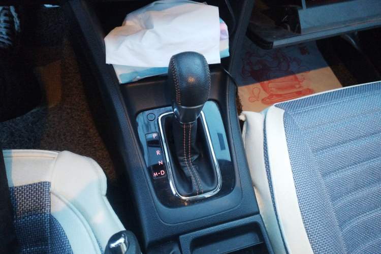 Used Subaru XV 2016 2.0i Luxury Edition Gear Lever