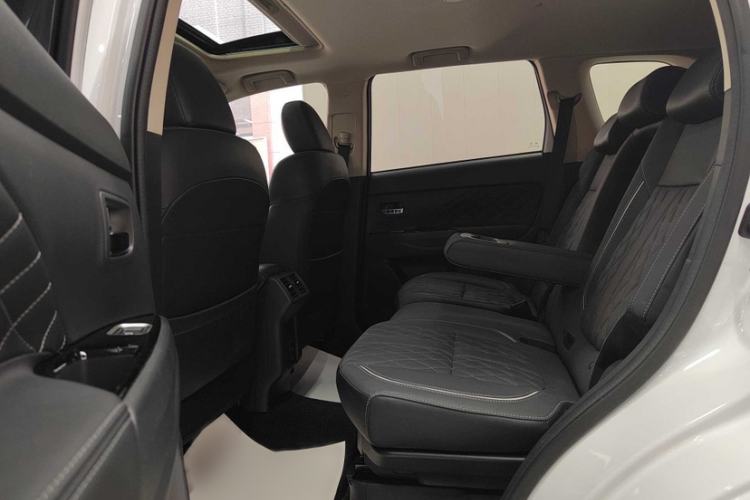 Used Subaru XV 2016 2.0i Comfort Navigation Edition Interior 3