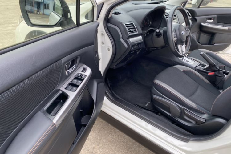 Used Subaru XV 2016 2.0i Comfort Navigation Edition Interior 4