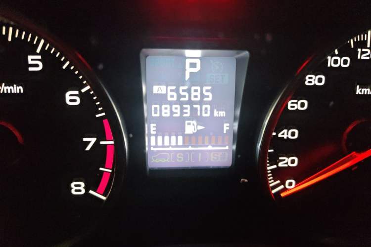 Used Subaru XV 2016 2.0i Comfort Navigation Edition Odometer Close Up