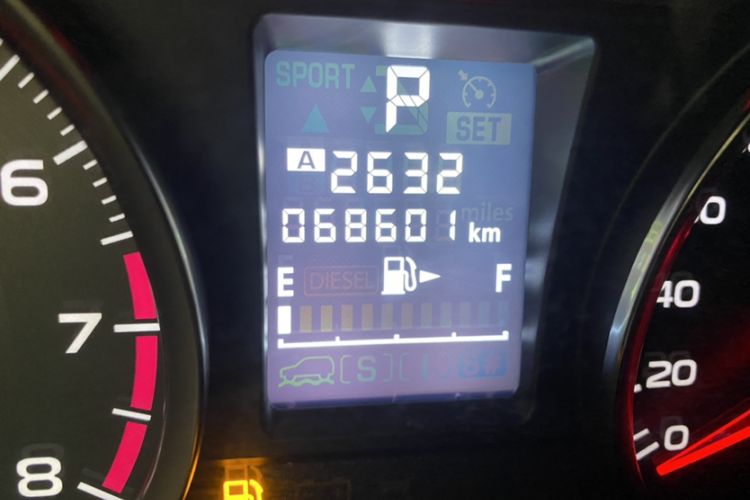 Used Subaru XV 2016 2.0i Comfort Navigation Edition Odometer Close Up