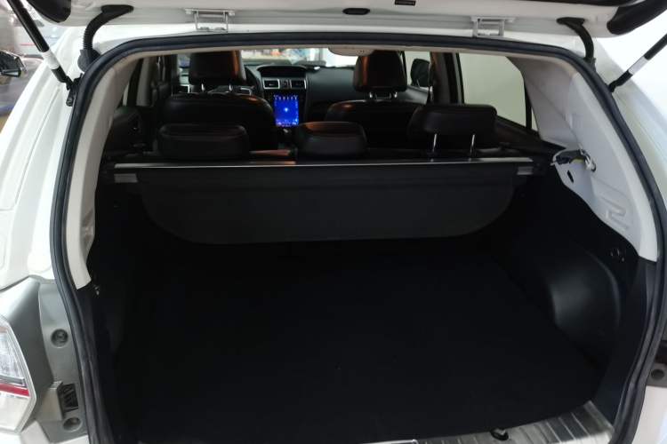 Used Subaru XV 2016 2.0i Ambition Edition Trunk