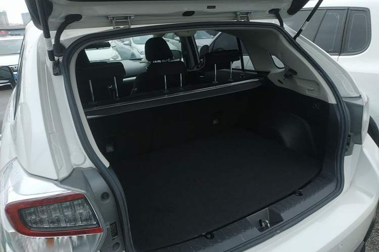 Used Subaru XV 2016 2.0i Comfort Navigation Edition Trunk