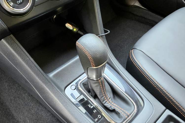 Used Subaru XV 2017 2.0i Luxury Edition Gear Lever