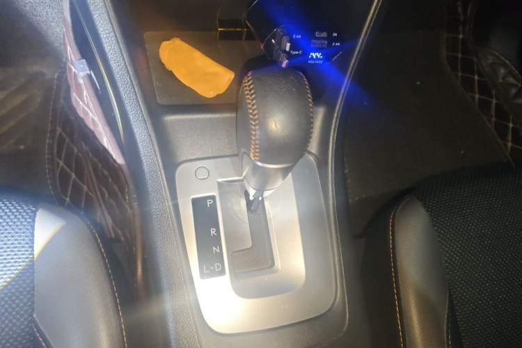 Used Subaru XV 2017 2.0i Comfort Navigation Edition Gear Lever