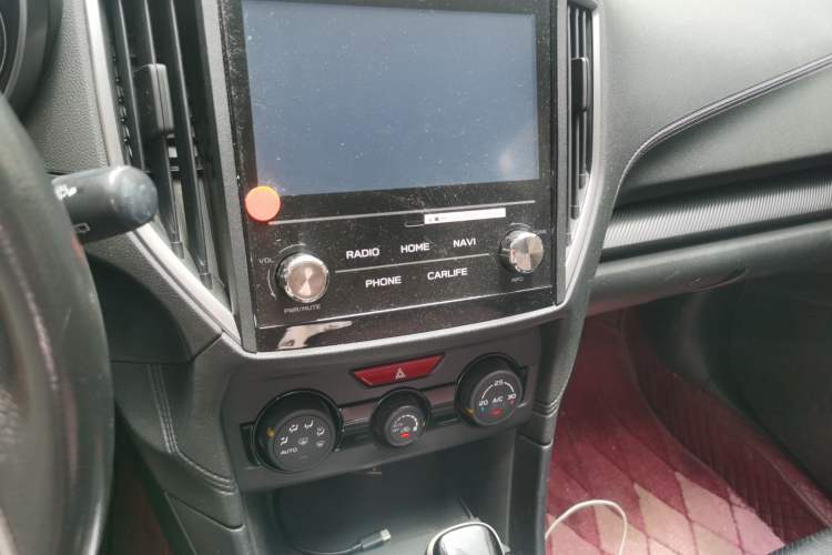 Used Subaru XV 2018 2.0i All-Wheel-Drive Elite Edition Audio And AC Panel