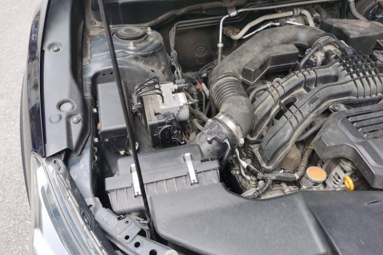 Used Subaru XV 2018 2.0i All-Wheel-Drive Elite Edition Engine Bay Right