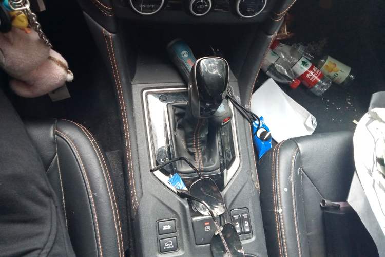 Used Subaru XV 2018 2.0i All-Wheel-Drive Luxury Edition with EyeSight Gear Lever