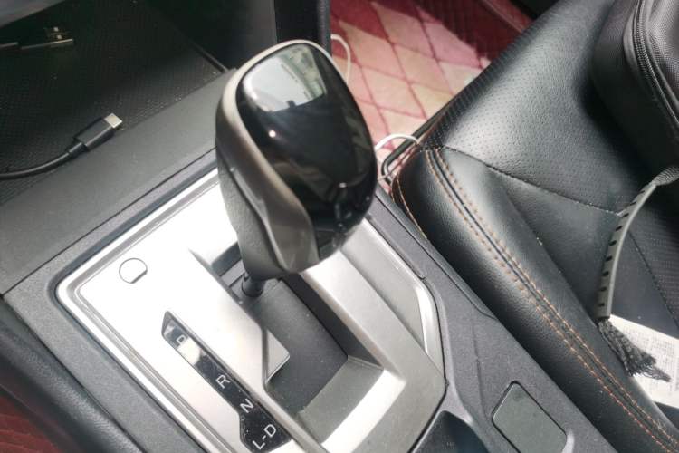 Used Subaru XV 2018 2.0i All-Wheel-Drive Elite Edition Gear Lever