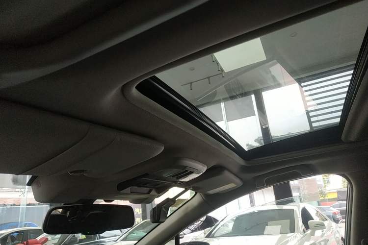 Used Subaru XV 2018 2.0i All-Wheel-Drive Luxury Edition with EyeSight Headliner
