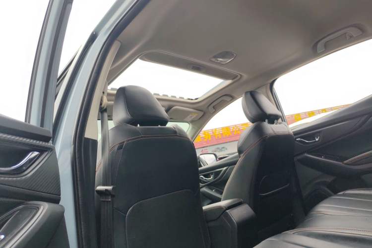 Used Subaru XV 2018 2.0i All-Wheel-Drive Luxury Edition Interior 5