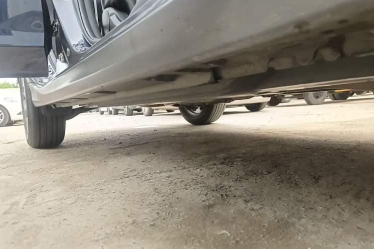 Used Subaru XV 2018 2.0i All-Wheel-Drive Prestige Edition with EyeSight Right Side Sill