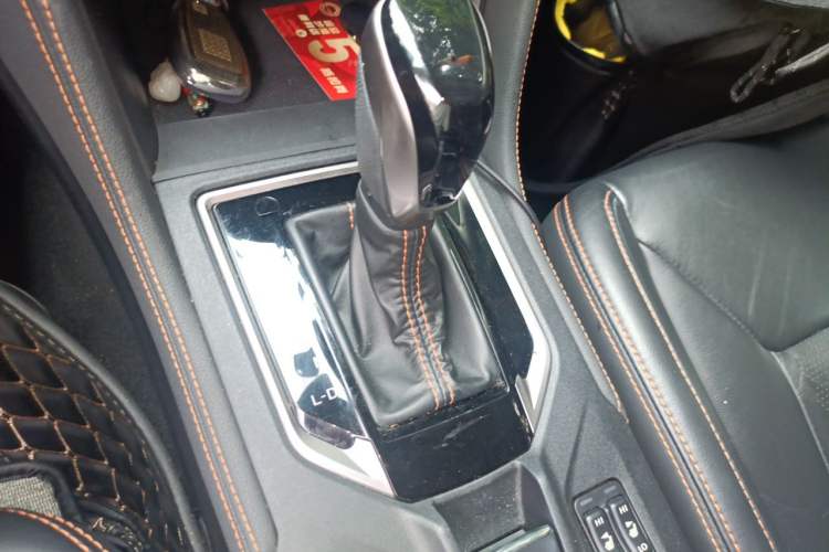Used Subaru XV 2018 2.0i All-Wheel-Drive Luxury Edition Gear Lever