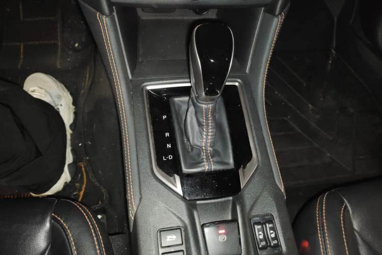 Used Subaru XV 2018 2.0i All-Wheel-Drive Luxury Edition Gear Lever