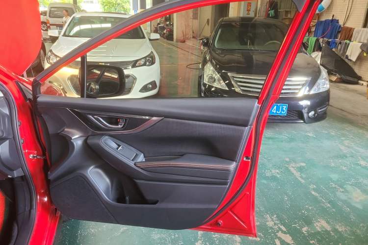 Used Subaru XV 2018 2.0i All-Wheel-Drive Luxury Edition with EyeSight Interior 5