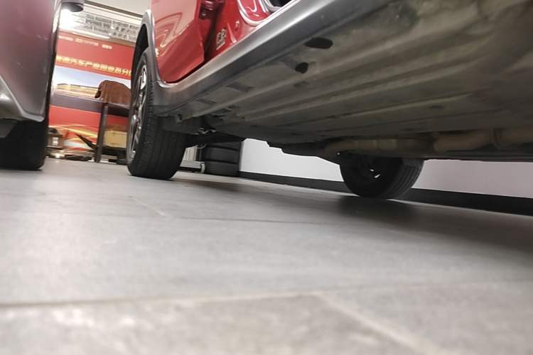 Used Subaru XV 2018 2.0i All-Wheel-Drive Prestige Edition with EyeSight Right Side Sill