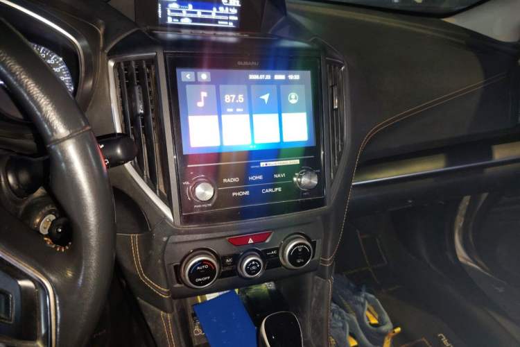 Used Subaru XV 2018 2.0i All-Wheel-Drive Luxury Edition Audio And AC Panel