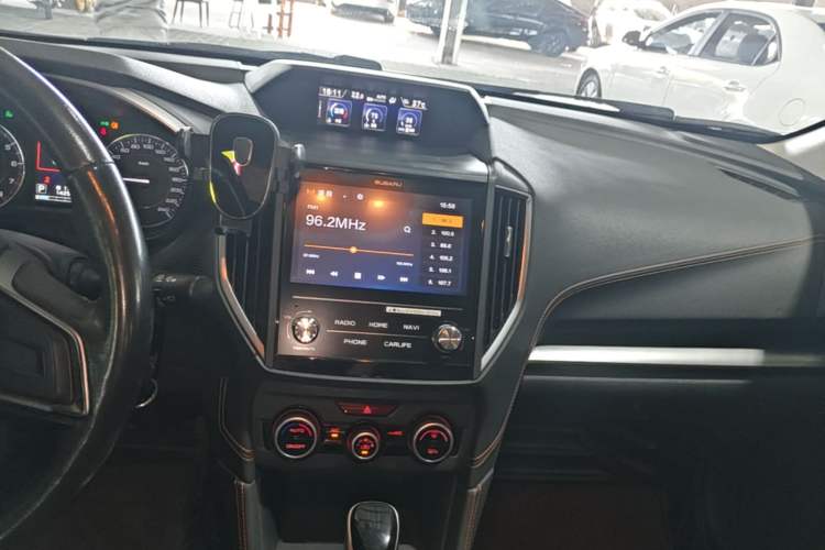 Used Subaru XV 2018 2.0i All-Wheel-Drive Luxury Edition Audio And AC Panel