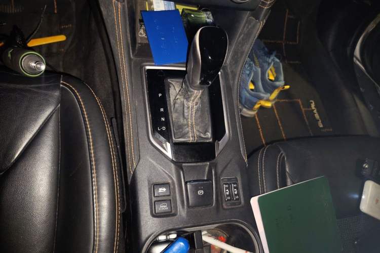 Used Subaru XV 2018 2.0i All-Wheel-Drive Luxury Edition Gear Lever