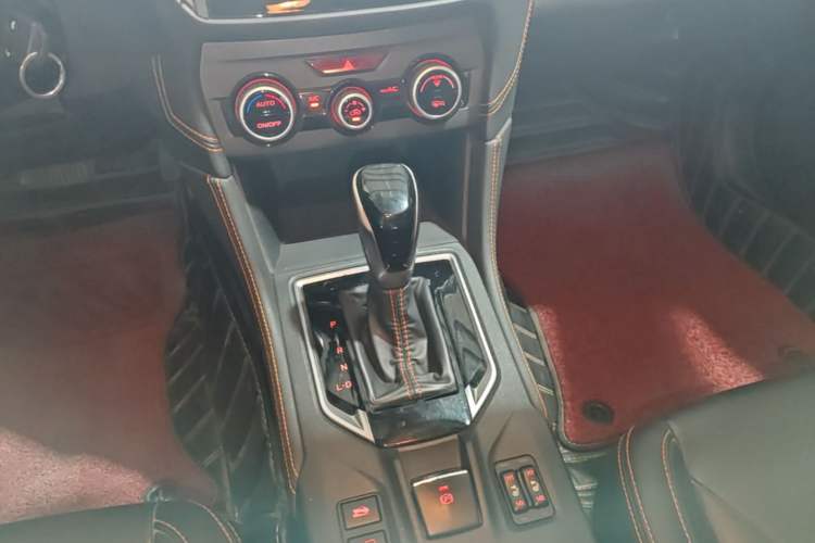 Used Subaru XV 2018 2.0i All-Wheel-Drive Luxury Edition Gear Lever