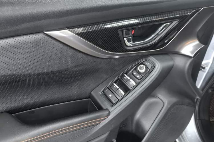 Used Subaru XV 2018 2.0i All-Wheel-Drive Prestige Edition with EyeSight Interior 4