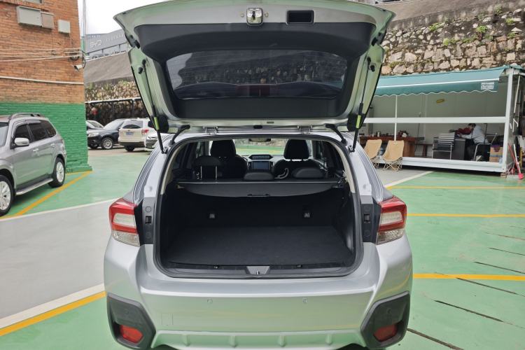 Used Subaru XV 2018 2.0i All-Wheel-Drive Luxury Edition Trunk