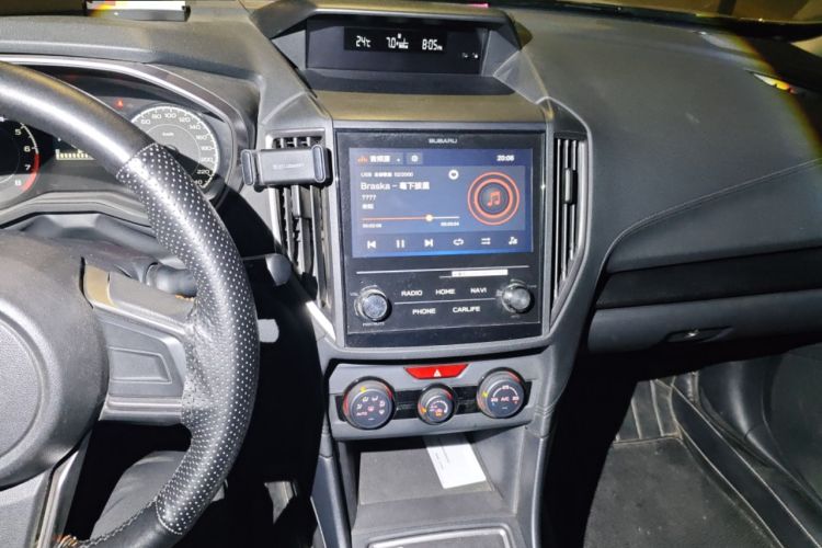 Used Subaru XV 2018 2.0i All-Wheel-Drive Elite Edition Audio And AC Panel