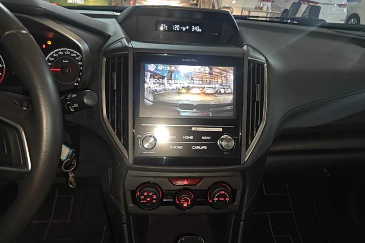 Used Subaru XV 2018 2.0i All-Wheel-Drive Elite Edition Audio And AC Panel