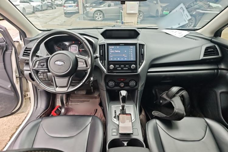 Used Subaru XV 2018 2.0i All-Wheel-Drive Elite Edition Center Console