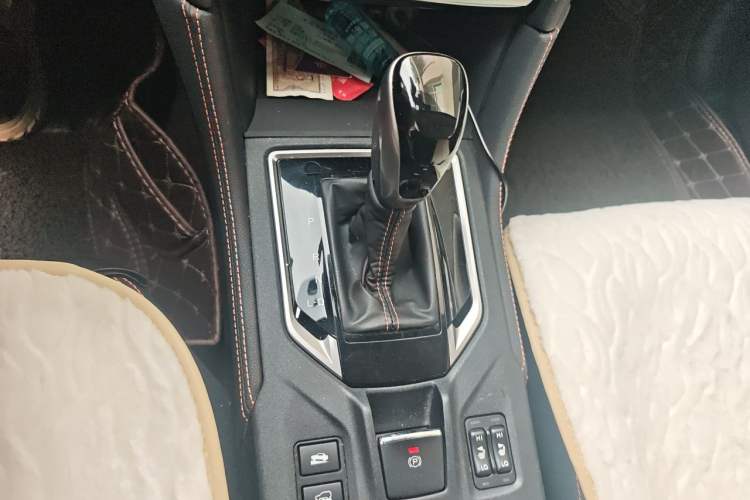 Used Subaru XV 2018 2.0i All-Wheel-Drive Luxury Edition Gear Lever
