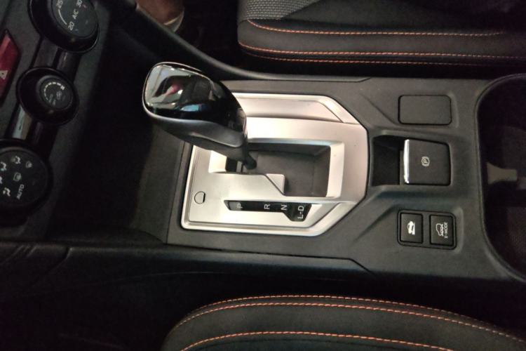 Used Subaru XV 2018 2.0i All-Wheel-Drive Elite Edition Gear Lever
