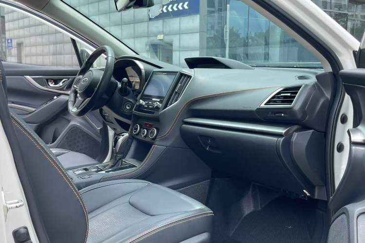Used Subaru XV 2018 2.0i All-Wheel-Drive Luxury Edition Interior 6