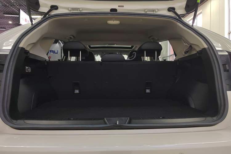 Used Subaru XV 2018 2.0i All-Wheel-Drive Luxury Edition with EyeSight Interior 9