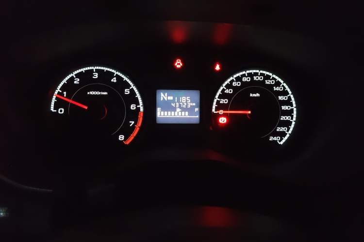 Used Subaru XV 2018 2.0i All-Wheel-Drive Elite Edition Odometer Close Up