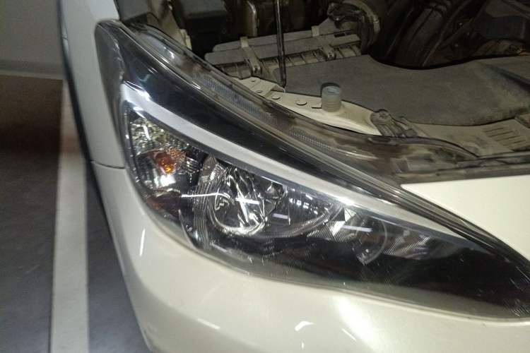 Used Subaru XV 2018 2.0i All-Wheel-Drive Luxury Edition with EyeSight Right Front Headlight