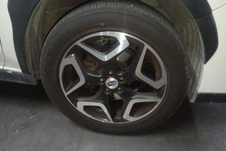 Used Subaru XV 2018 2.0i All-Wheel-Drive Luxury Edition with EyeSight Right Front Wheel Hub