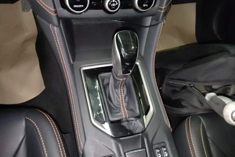 Used Subaru XV 2019 2.0i All-Wheel-Drive Luxury Edition China VI Standard Gear Lever