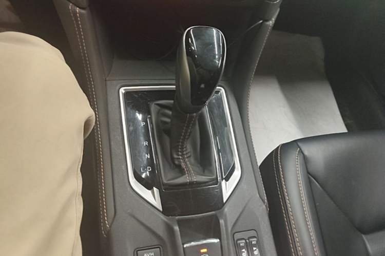 Used Subaru XV 2019 2.0i All-Wheel-Drive Luxury Edition EyeSight China VI Gear Lever