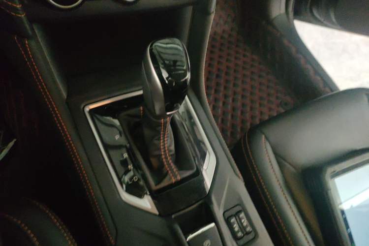 Used Subaru XV 2020 Revised Version 2.0i All-Wheel-Drive Luxury Edition with EyeSight Gear Lever