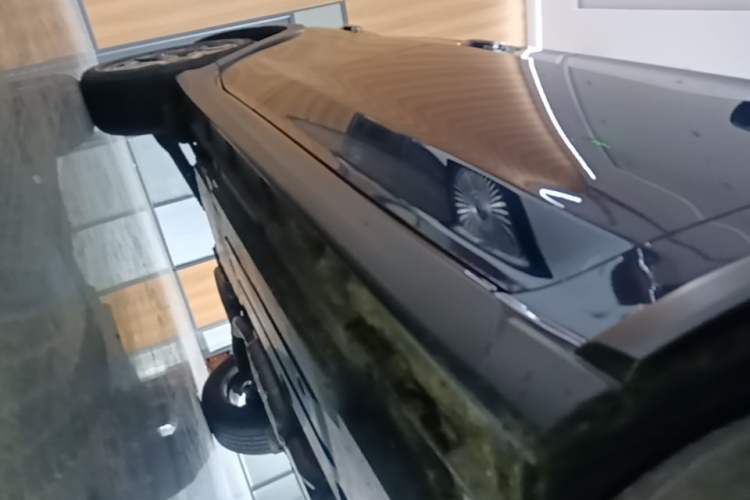 Used Subaru XV 2020 2.0i All-Wheel-Drive Luxury Edition EyeSight Right Side Sill