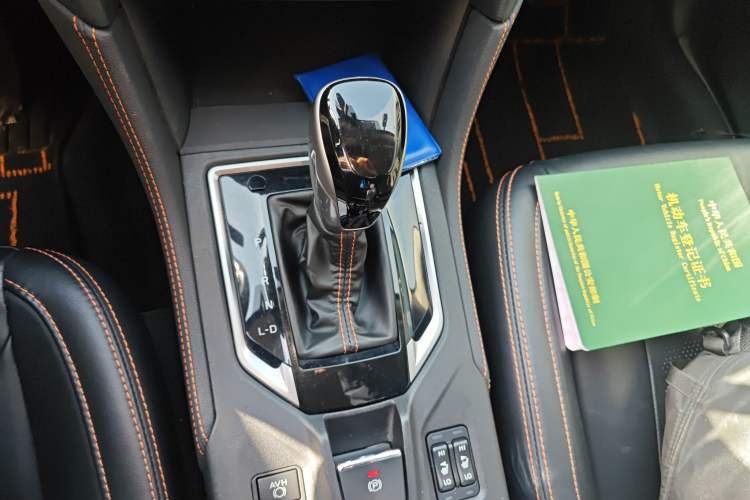 Used Subaru XV 2020 Revised Version 2.0i All-Wheel-Drive Luxury Edition with EyeSight Gear Lever
