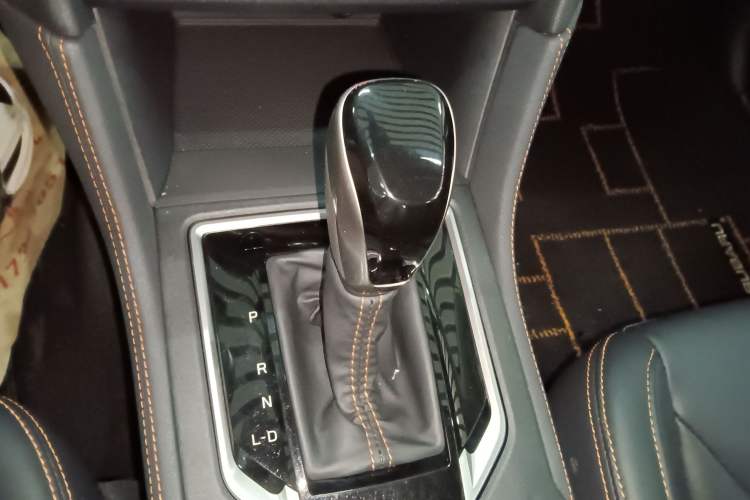 Used Subaru XV 2020 Revised Version 2.0i All-Wheel-Drive Luxury Edition with EyeSight Gear Lever