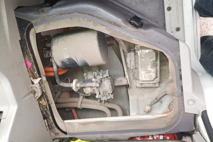 Used Sunlong Dishangtie 510 2022 Pure Electric Van Engine Bay Right