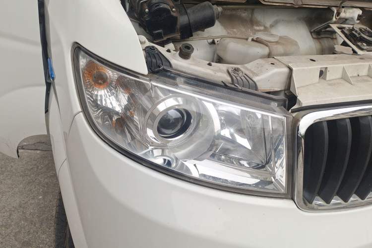 Used Sunlong Dishangtie 510 2022 Pure Electric Van Right Front Headlight