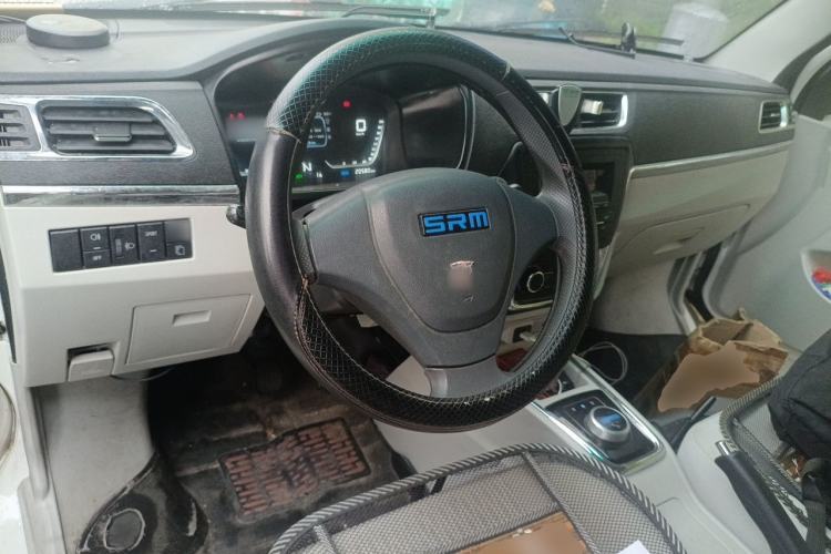Used Sunlong Dishangtie 510 2022 Pure Electric Van Center Console