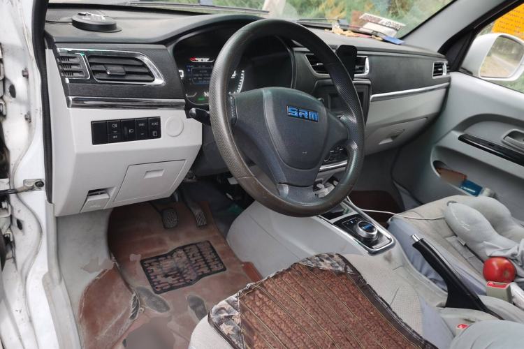 Used Sunlong Dishangtie 510 2022 Pure Electric Van Center Console