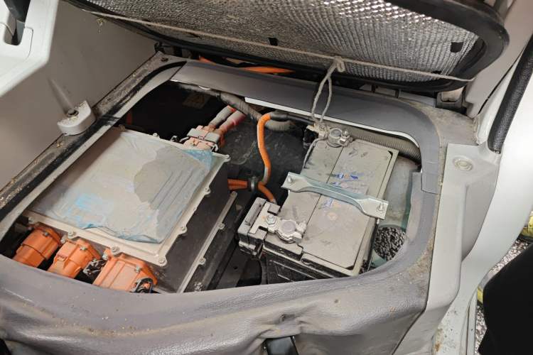Used Sunlong Dishangtie 510 2022 Pure Electric Van Engine Bay Left