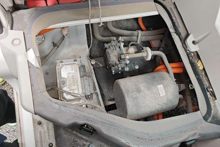 Used Sunlong Dishangtie 510 2022 Pure Electric Van Engine Bay Right